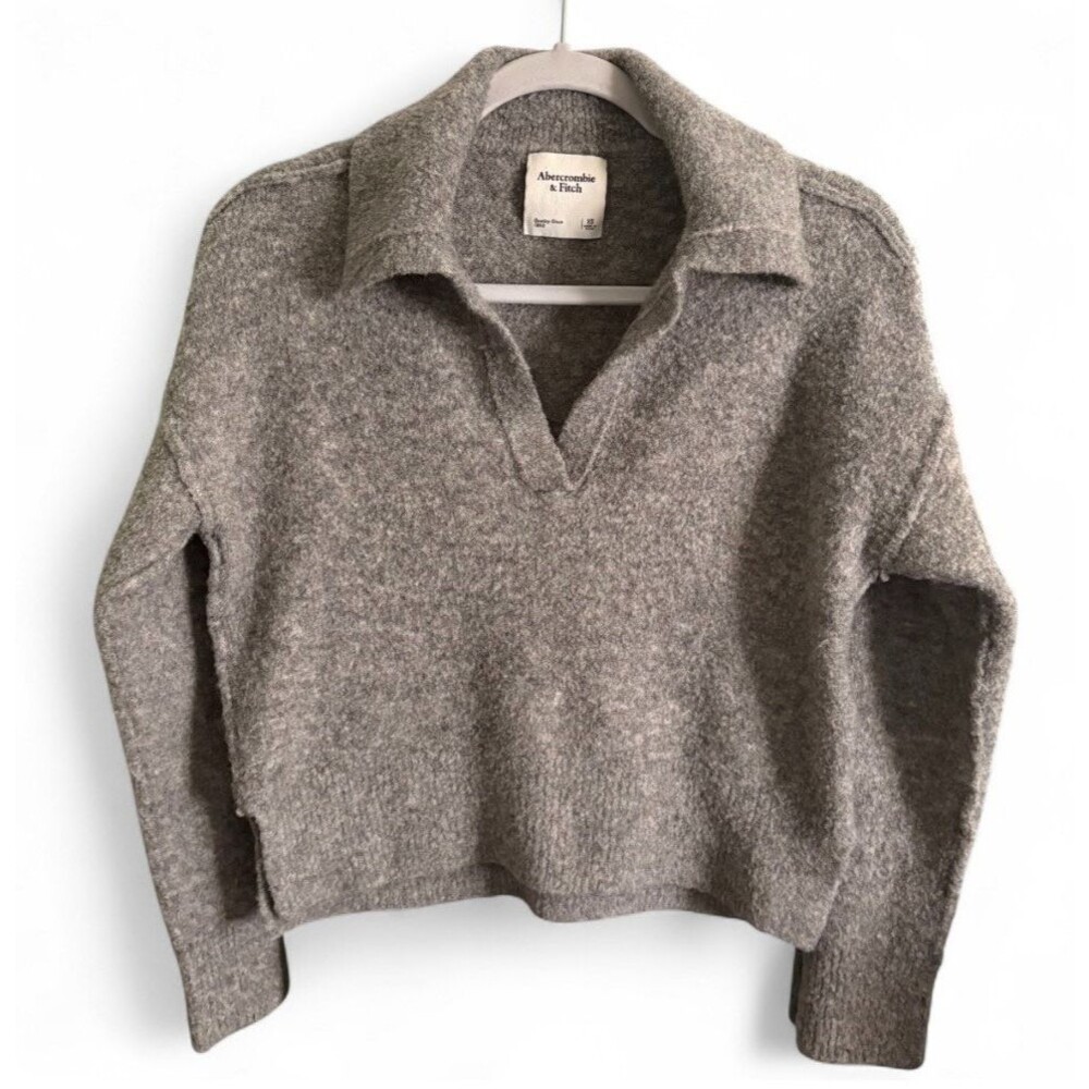Abercrombie & Fitch Gray Sweater Size XS Boucle Collared V-Neck Crop Polo Preppy